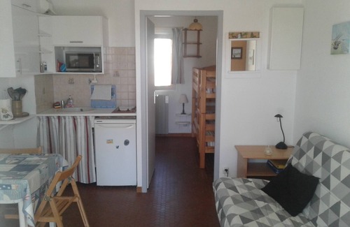 Saint-Nic Apartment | St Nic Pentrez, Crozon peninsula: Ground floor not overlooked, facing south, 50m beach