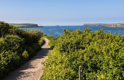 Treator Cabin | ST PETROCS 16, pet friendly, luxury holiday cottage in Padstow