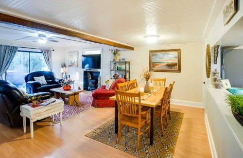 Saint Simons Island Apartment | St Simons Island Condo with Deck and Outdoor Shower