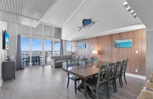 Meadows House | St Thomas - Waterfront Penthouse sleeps 16 w Pool & Boat Dock