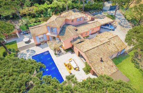 Ramatuelle Villa | St Tropez, gorgeous 7,5 bedr. Villa , 6000m2 park, 8 min to Club 55 &Indie Beach