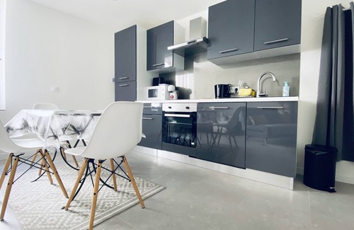 Saint-Tropez City Centre Apartment | ST-TROPEZ studio 70m from the Port of St-Tropez & 600m from the beach