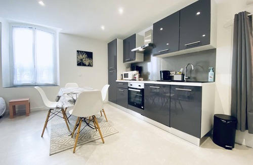 Saint-Tropez City Centre Apartment | ST-TROPEZ studio 70m from the Port of St-Tropez & 600m from the beach