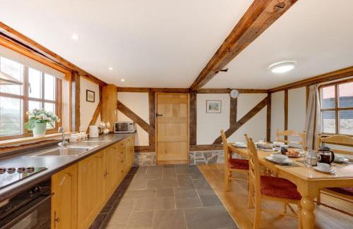 Llanfair Caereinion House | Stabal y Copa
