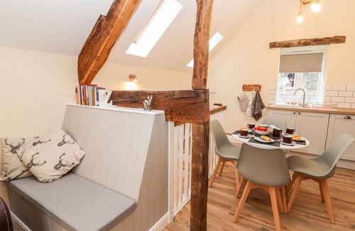 Oswestry House | Stabl, Plas Moelfre Hall Barns