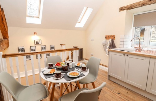 Oswestry House | Stabl, Plas Moelfre Hall Barns