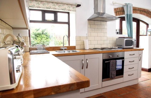 South Leigh Cottage | Stable Cottage - 2 Bed, Country Cottage close to Blenheim Palace