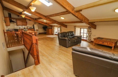 Kirkby Stephen Cottage | STABLE COTTAGE, pet friendly, with a garden in Newbiggin-On-Lune