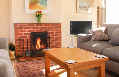 Overton-on-dee Cottage | STABLE COTTAGE, pet friendly, with open fire in Overton-On-Dee