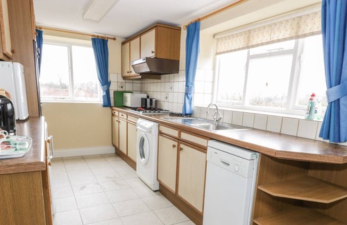 Overton-on-dee Cottage | STABLE COTTAGE, pet friendly, with open fire in Overton-On-Dee