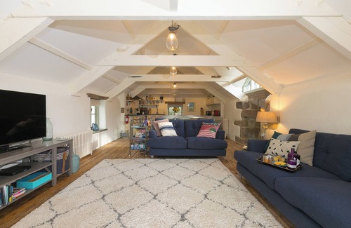 Saint Columb Major House | STABLE LOFT, family friendly, with hot tub in Watergate Bay