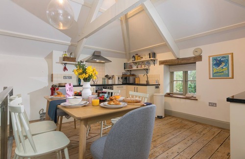 Saint Columb Major House | STABLE LOFT, family friendly, with hot tub in Watergate Bay