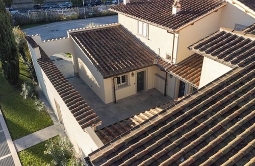 Novoli - San Donato Apartment | Stables 1 | Apartment Villa Carobbi
