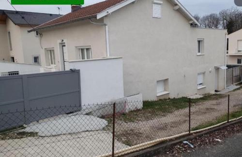 Decines-Charpieu Apartment | Stade OL et grand large 1 chambre