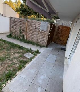 Decines-Charpieu Apartment | Stade OL et grand large 1 chambre