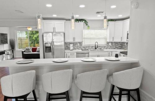 Miramar House | Stadium Sunflower Miramar home, 3 bd, 2 ba