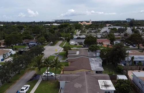 Miramar House | Stadium Sunflower Miramar home, 3 bd, 2 ba