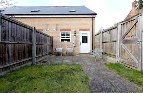 Norwich House | "Stafford Rest" – Cozy Apartment with Smart TV, WiFi, and Stunning Street Views