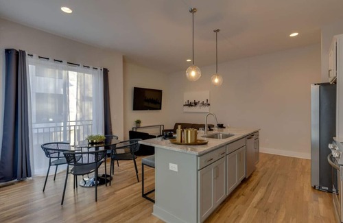 Inglewood House | Stage-Side Stay Near Opry Rooftop 8 Guests!