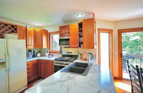 Eden Cottage | Stairway To Heaven-VT Lakefront! Hot Tub & More! 25 Mins to Stowe!