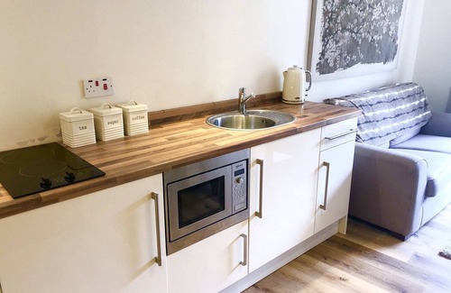 Gosforth Cottage | Stand alone Mini house, close to city centre, next to Jesmond Dene house hotel.