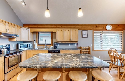 Snow Pine Estates Ski Chalet | Standalone, ski-in/out chalet with private hot tub & mountain view