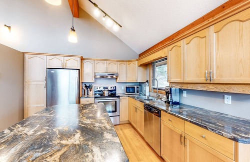 Snow Pine Estates Ski Chalet | Standalone, ski-in/out chalet with private hot tub & mountain view