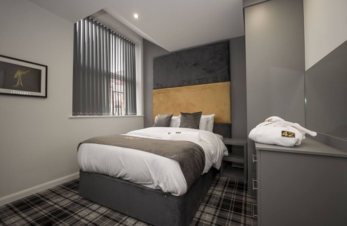 Scunthorpe Hotel | standard double bedroom with en suite