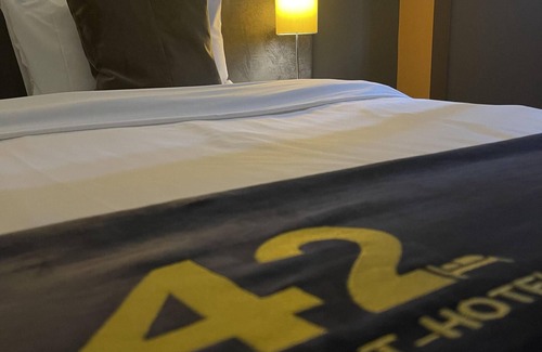 Scunthorpe Hotel | standard double bedroom with en suite