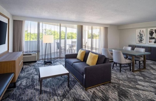 Maitland Apartment | Standard Queen Room Near 7 Eleven ORL