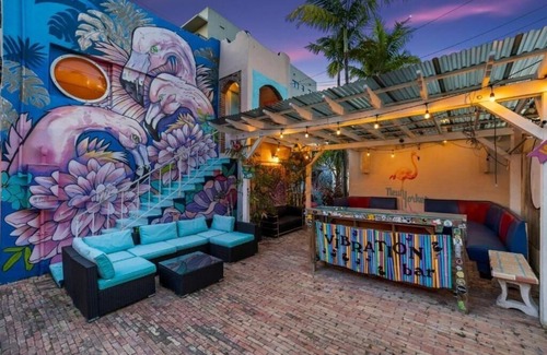 Northeast Miami Apartment | Standard Queen Room Near Uptown 66 MIA