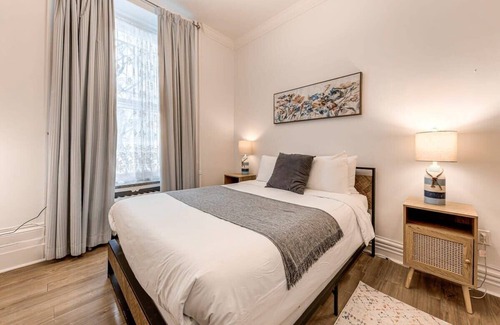 Vieux-Quebec-Cap-Blanc-colline Parlementaire Hotel | Standard Room #8 Summ