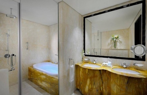 Dubai Apartment | Standard Room Near Hudaiba Public Park By E R