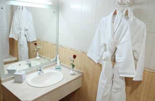 Al Mankhool Hotel | Standard Two Bedroom Apartment Near By ADCB Metro