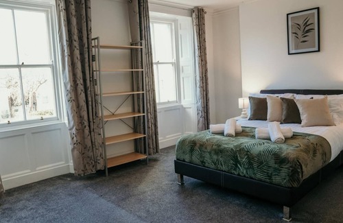 Whitehaven House | Standout 4BD 3 Storey Town House Whitehaven
