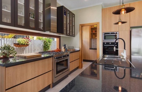 Woodville Park House | Stanley Stay - 3 Bdrms, sleeps 6, parking, wifi