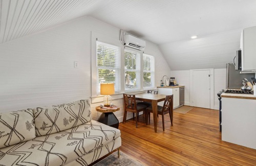 Saint Simons Island Apartment | Stanton Apt C/Historic retreat 1 block to beach