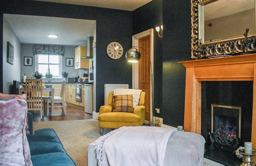 West Cliff Cottage | Stanton House - Abbey View