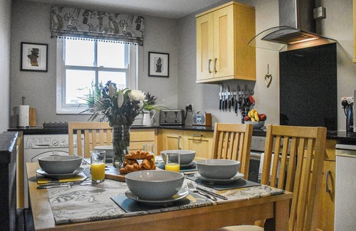 West Cliff Cottage | Stanton House - Abbey View