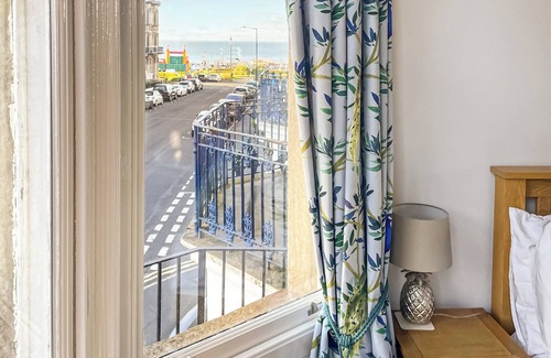 West Cliff Cottage | Stanton House - Abbey View