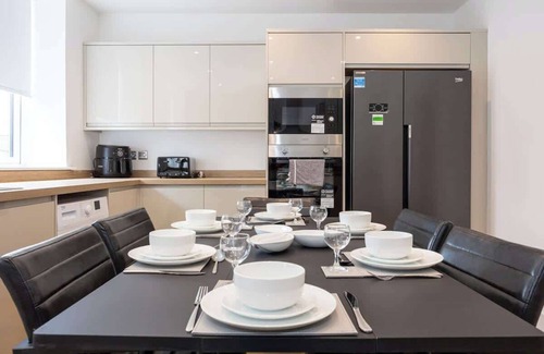 Trafford Apartment | Stanway Apartments Free Parking