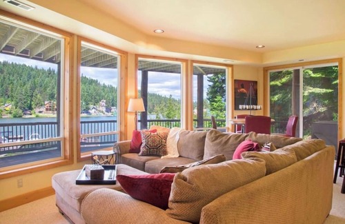Coeur d'Alene Cabin | Star Lodge Lakefront Rental with Boat Slip