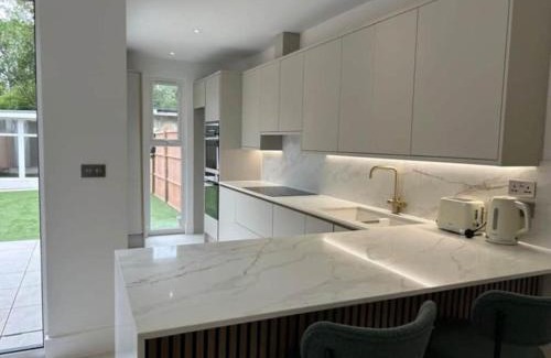 West Hendon House | Star London Cheyne Walk 5 Bedroom Oasis