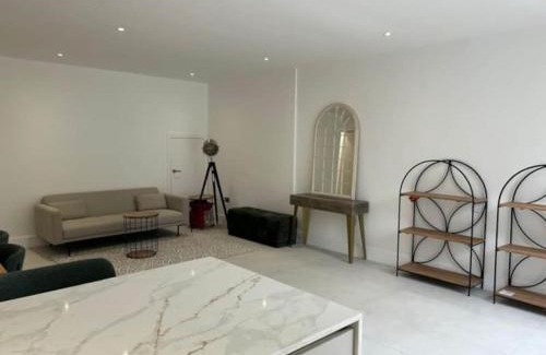 West Hendon House | Star London Cheyne Walk 5 Bedroom Oasis