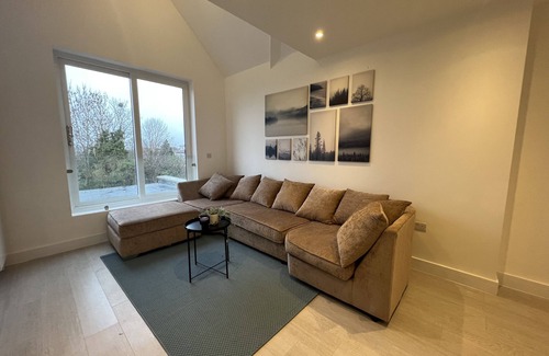 West Hendon Apartment | Star London Station Road 3-Bed Haven
