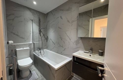 West Hendon Apartment | Star London Station Road 3-Bed Haven