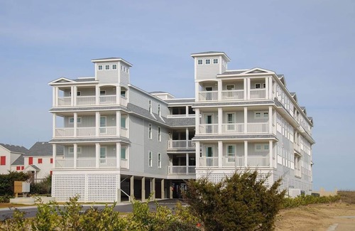 Kill Devil Hills Condo | Star of the Sea: Oceanfront Condo, Shared Pool