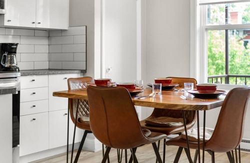 Rosemont-La Petite-Patrie Apartment | Star Pop Art | Chic & vibrant 1 BR FREE PARKING