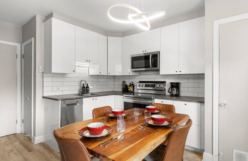 Rosemont-La Petite-Patrie Apartment | Star Pop Art | Chic & vibrant 1 BR FREE PARKING