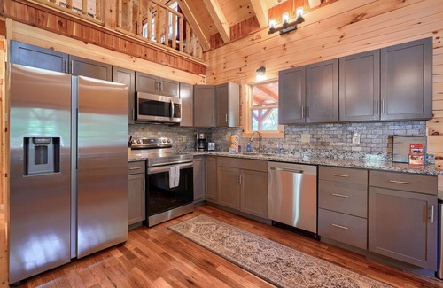 Logan Cabin | Star Ridge - Pet Friendly - 3BR/2BA Walk to Old Man's Cave